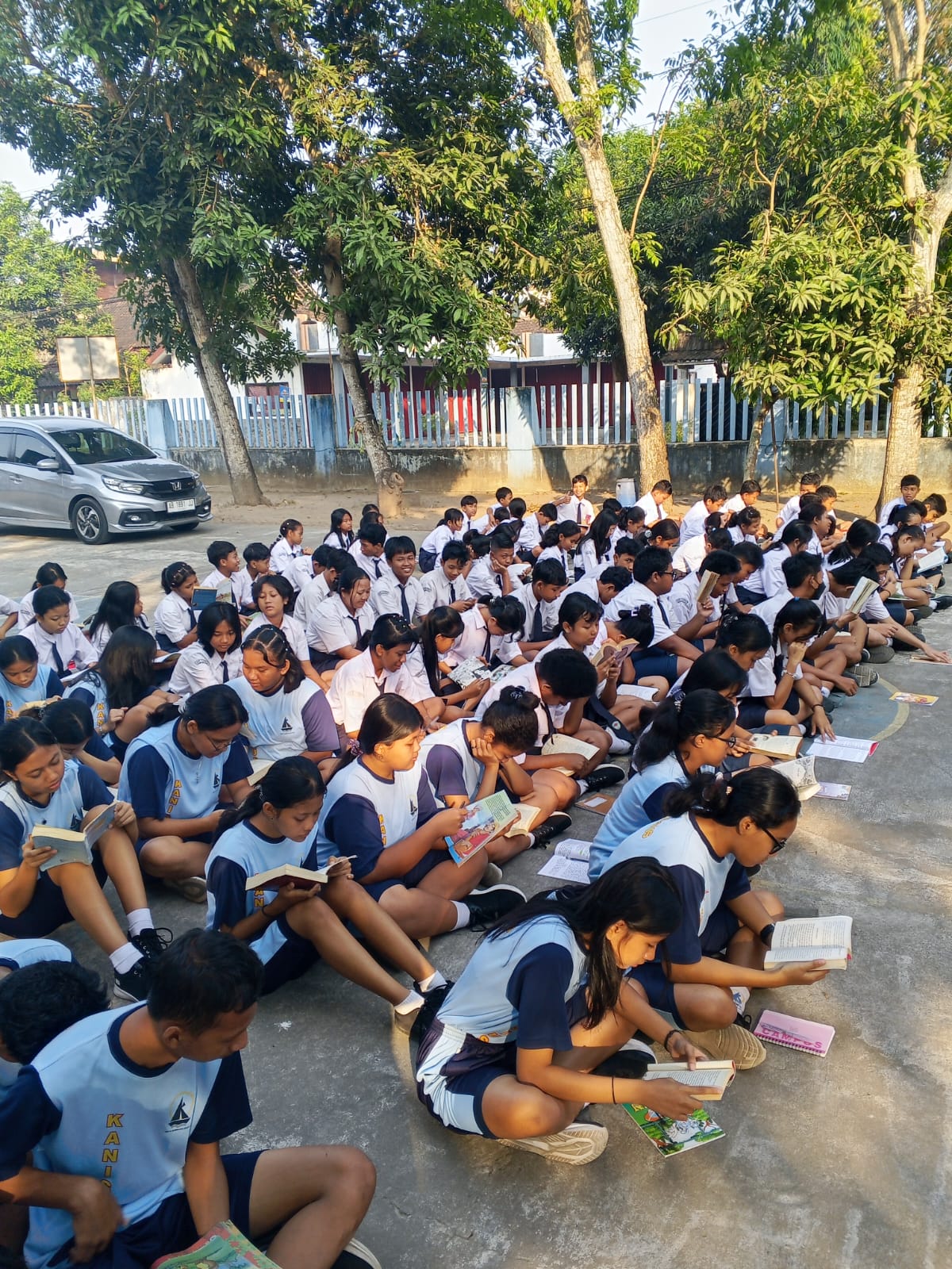 Kegiatan literasi siswa SMP Kanisius Bambanglipuro