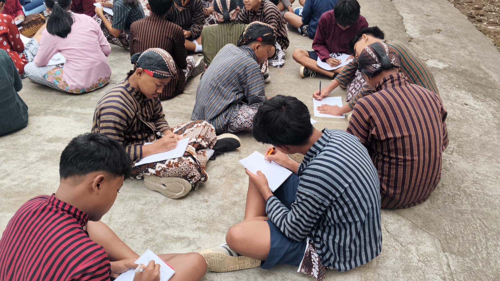 Kamis Pon : Berbudaya