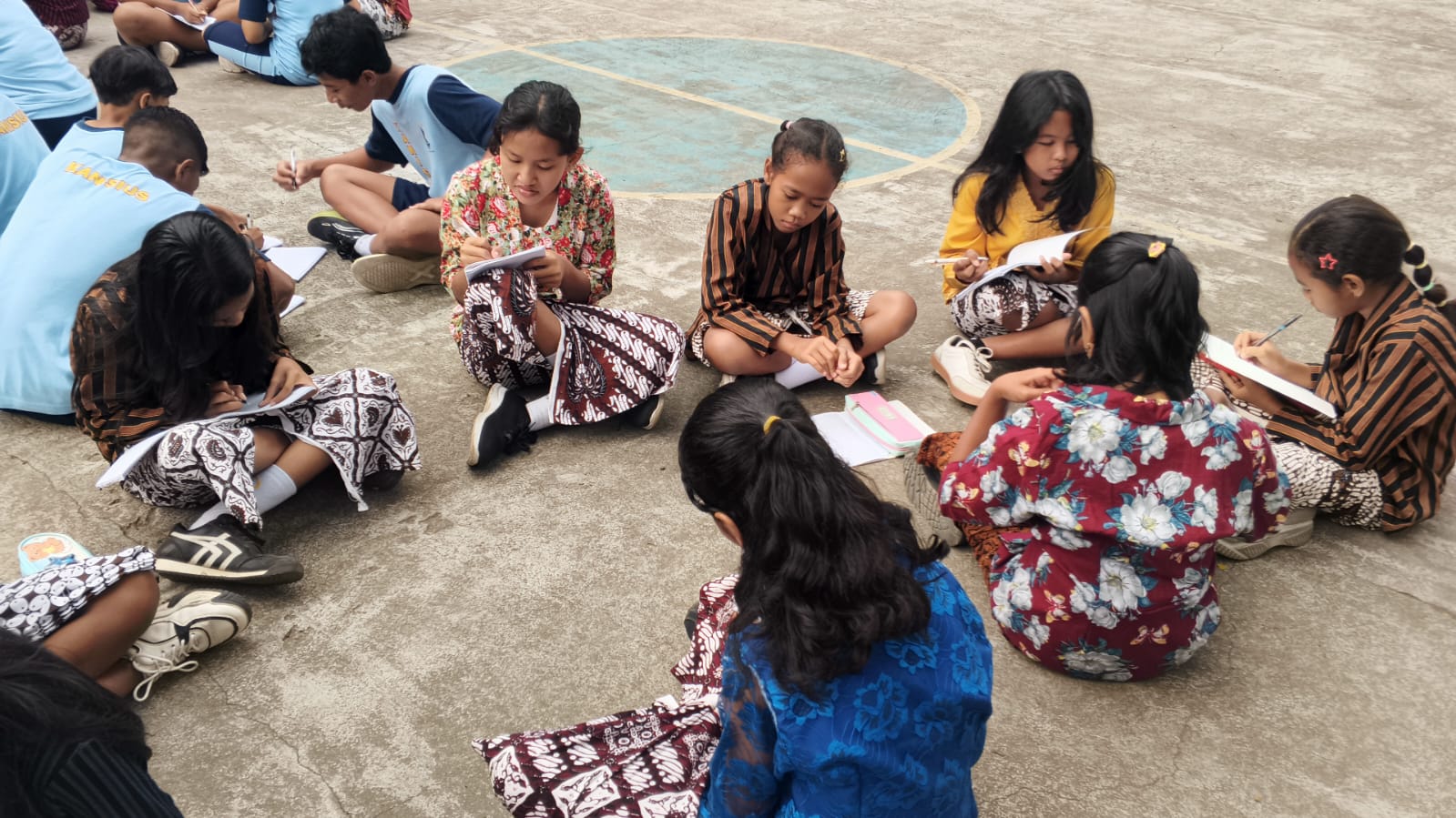 Kamis Pon : Berbudaya